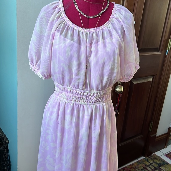 Ann Taylor fact.  Maxi dress  lavender/white floral pattern  sheer/ lining  Sz M - Picture 4 of 16